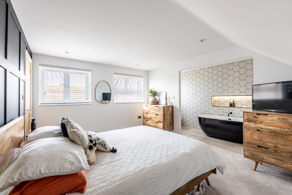 Home Bedroom showcase picture showing stunning photography